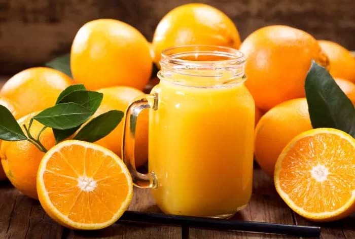 zumo-de-naranja-natural ¿Es bueno el zumo de naranja para el desayuno?